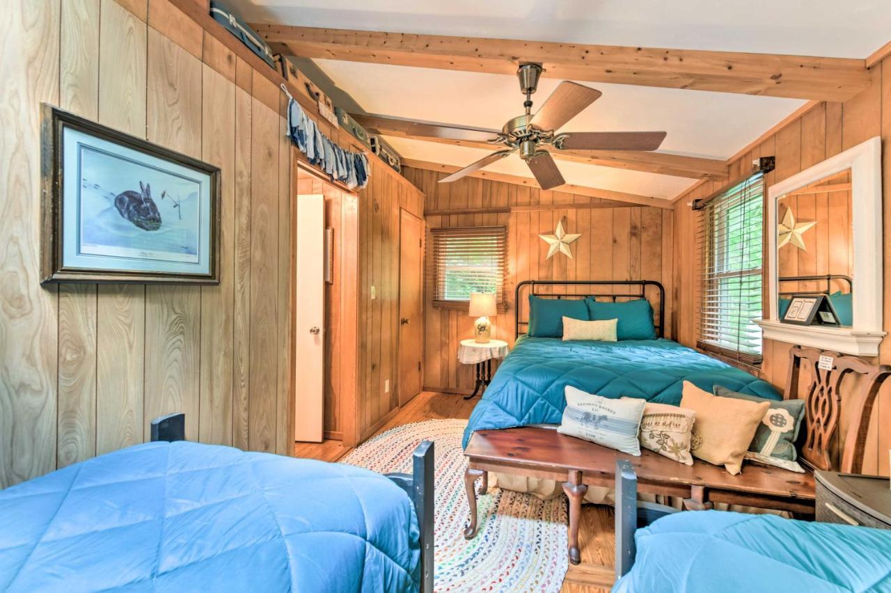 Tranquil Creekside Cottage With Deck And Lanai Franklin Bagian luar foto
