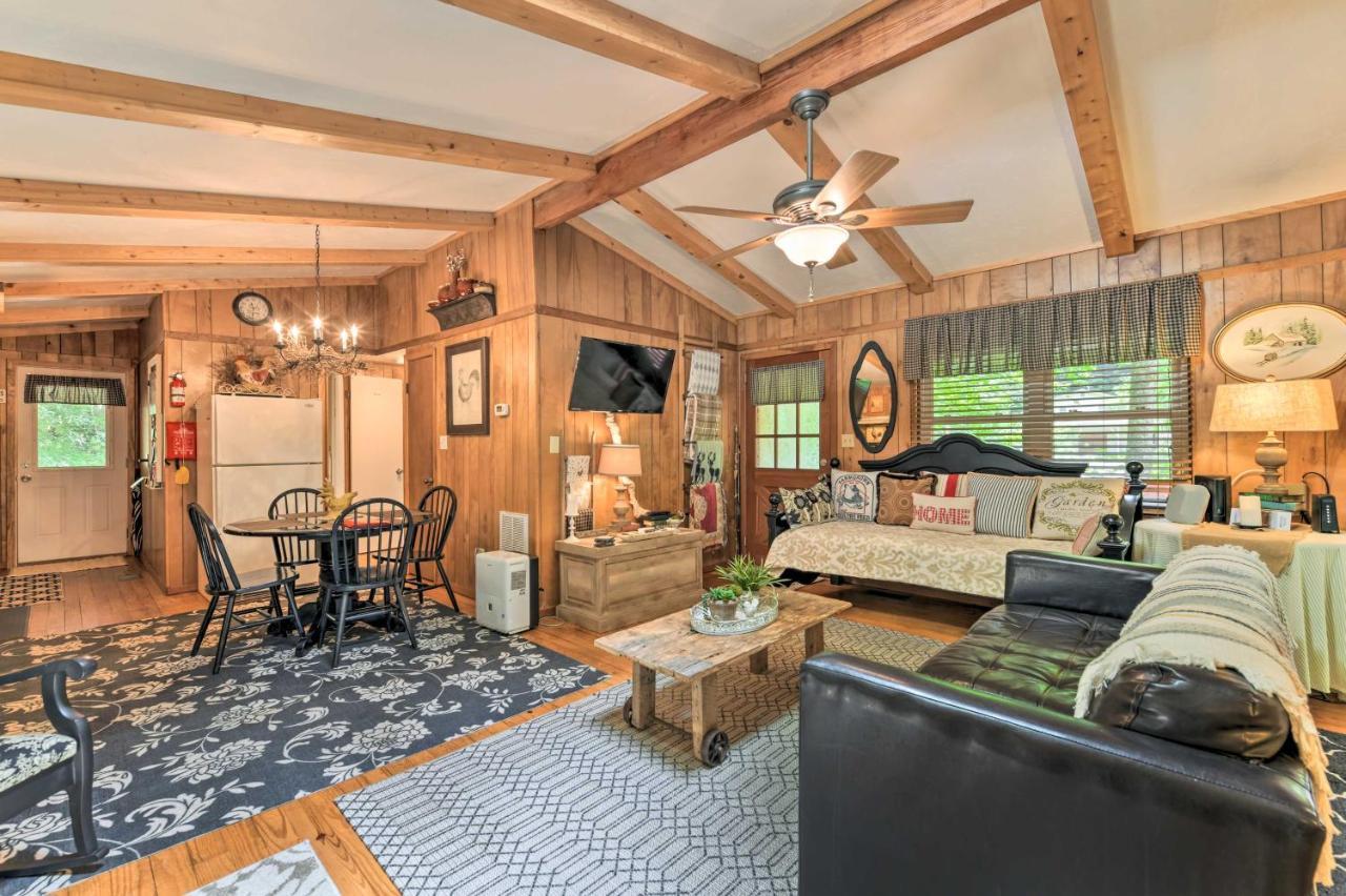 Tranquil Creekside Cottage With Deck And Lanai Franklin Bagian luar foto