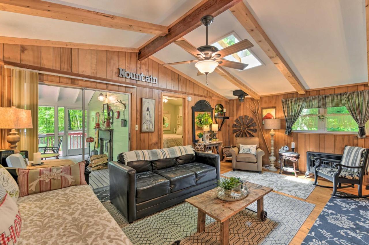Tranquil Creekside Cottage With Deck And Lanai Franklin Bagian luar foto