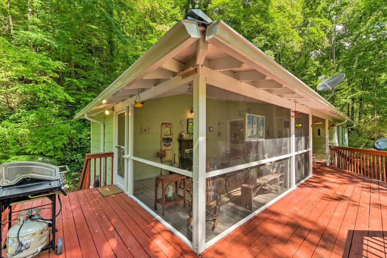 Tranquil Creekside Cottage With Deck And Lanai Franklin Bagian luar foto