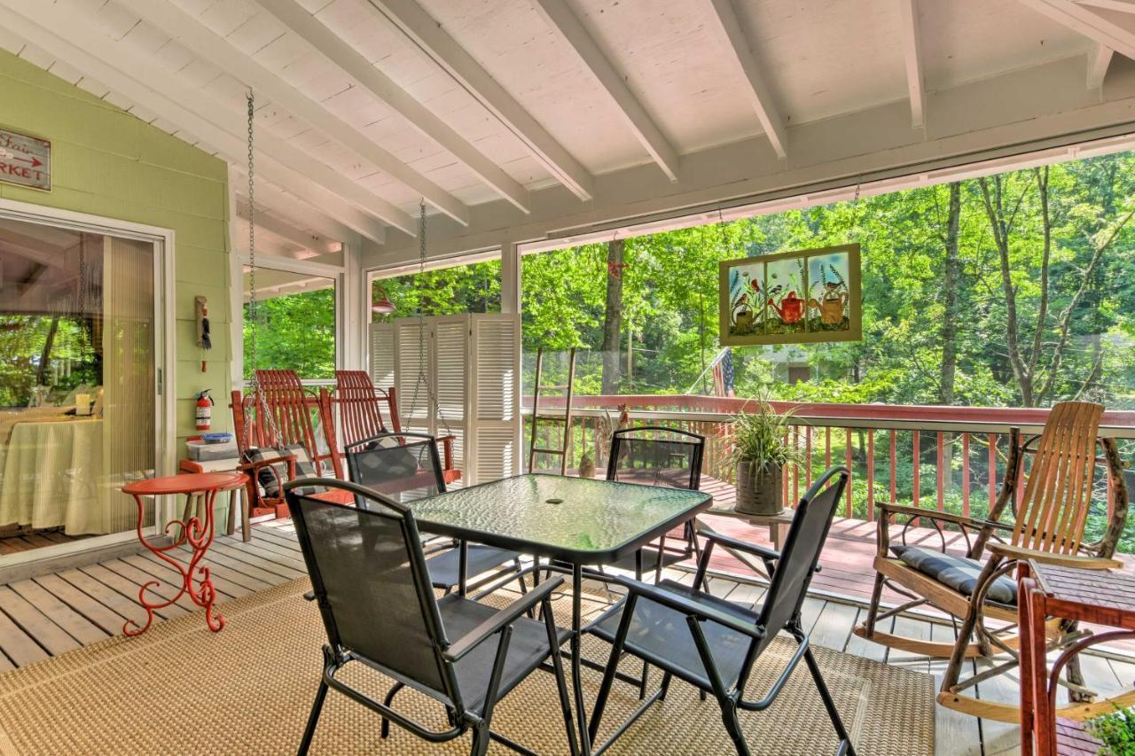 Tranquil Creekside Cottage With Deck And Lanai Franklin Bagian luar foto