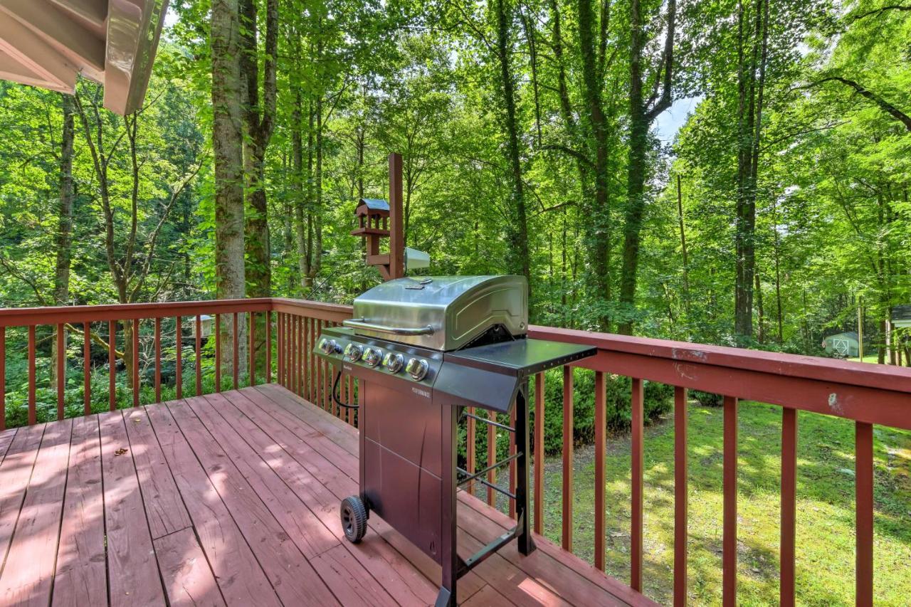 Tranquil Creekside Cottage With Deck And Lanai Franklin Bagian luar foto
