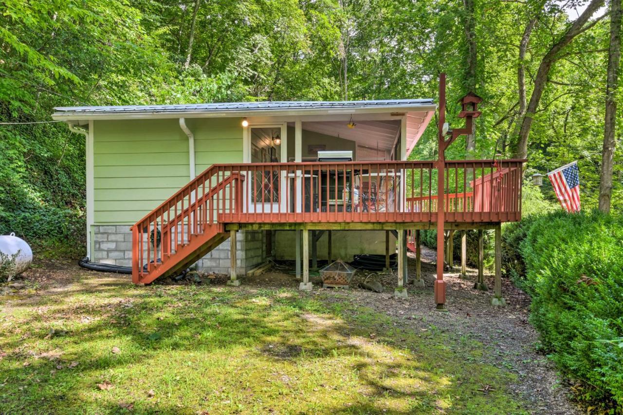 Tranquil Creekside Cottage With Deck And Lanai Franklin Bagian luar foto